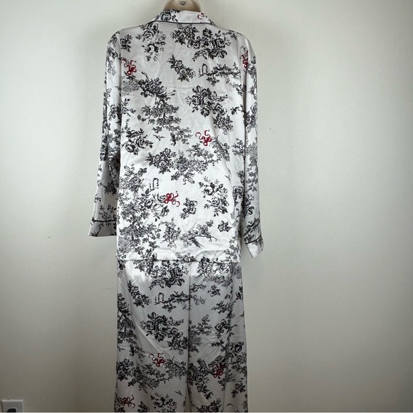 Victoria’s Secret Satin Pajama Set M Toile Print Button Top & Pants Holiday Luxe - Picture 4 of 11